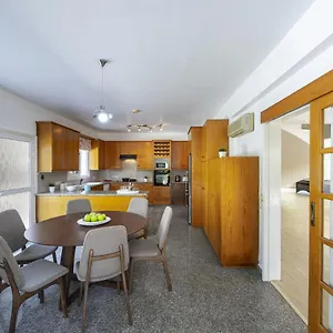 https://meneou-seaside-mansion-7.larnacahotels.org